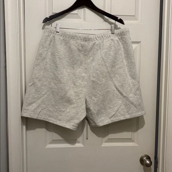 Essentials shorts - Picture 5 of 5